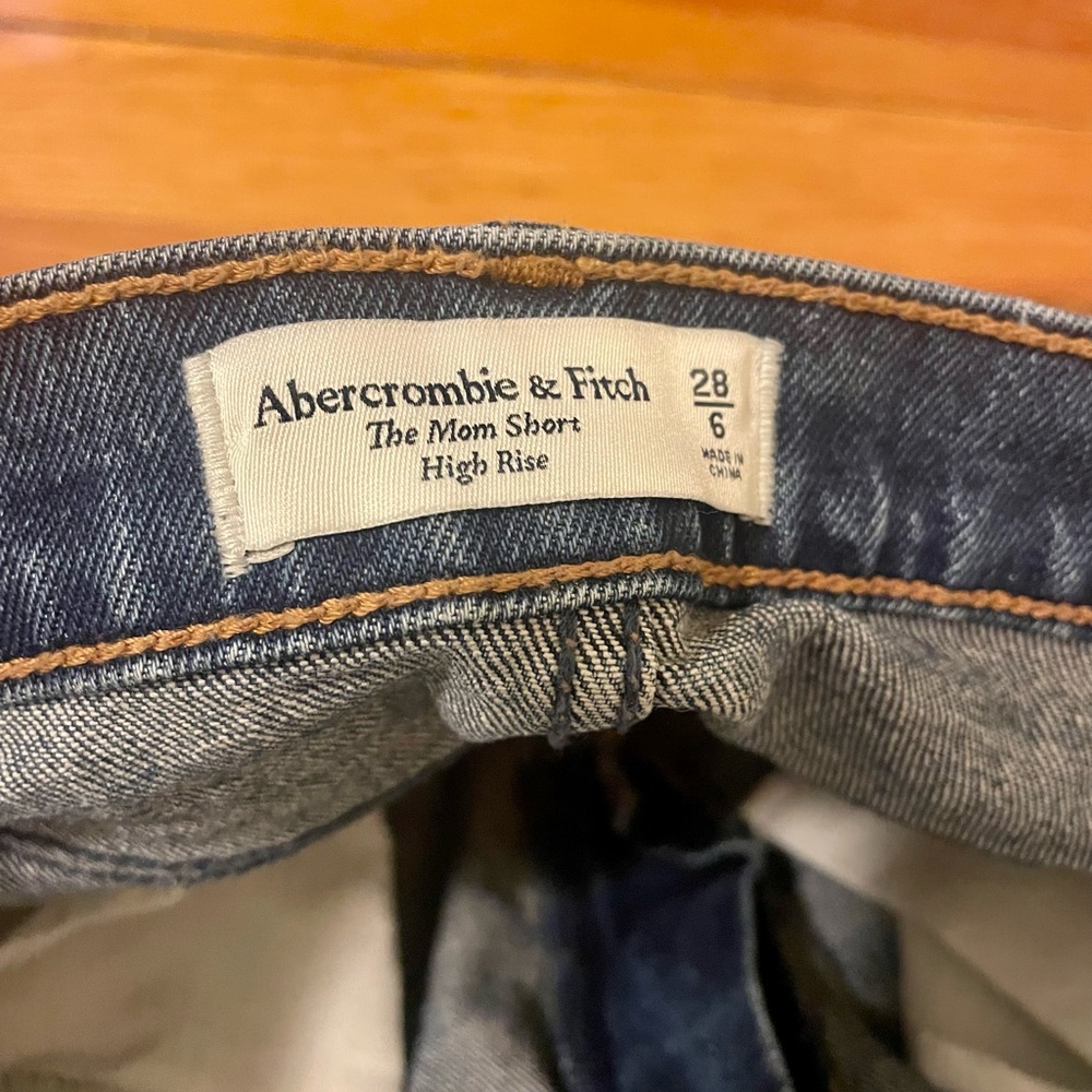 Abercrombie Mom Short High Rise - Picture 3 of 3
